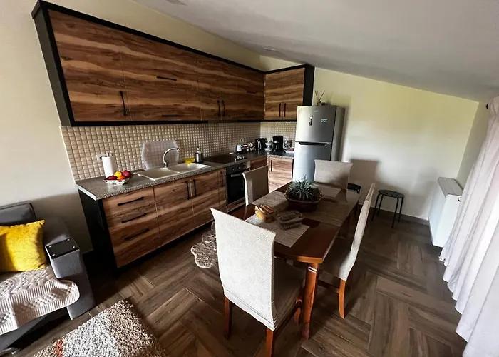 Retreat In The Centre Of Appartamento Korce